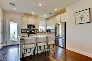 402 Saratoga Ct, Branchburg Township, NJ 08876 - Photo 4