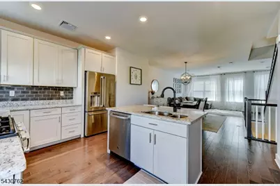 402 Saratoga Ct, Branchburg Township, NJ 08876 - Photo 8