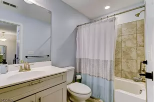 402 Saratoga Ct, Branchburg Township, NJ 08876 - Photo 22