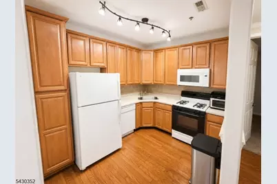 271 Windmill Ct, Lopatcong Township, NJ 08865 - Photo 4
