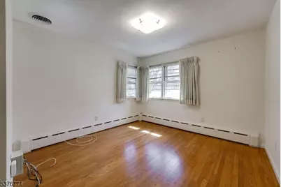 17 Oxford Dr, Livingston, NJ 07039 - Photo 18