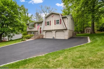 10 Hemlock Pl, Ringwood, NJ 07456 - Photo 1
