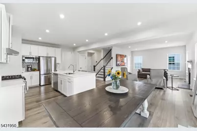 22 Oakwood Blvd, Union Township, NJ 08827 - Photo 10