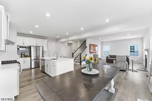 22 Oakwood Blvd, Union Township, NJ 08827 - Photo 10