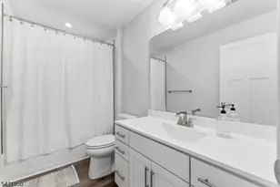22 Oakwood Blvd, Union Township, NJ 08827 - Photo 16