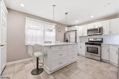 160 Ashland Ave, Bloomfield Twp., NJ 07003 - Photo 8