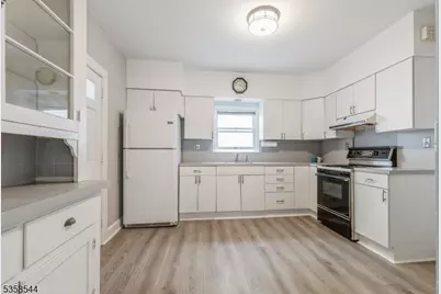 35 Montrose Ave, Verona, NJ 07044 - Photo 10