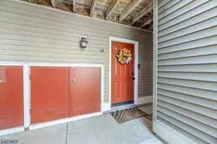 14 Falcon Ridge Way, Hamburg, NJ 07419 - Photo 4