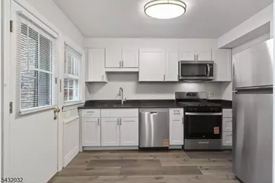 180 Summit Ave #B, Summit, NJ 07901 - Photo 4