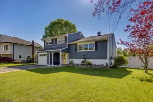 7 Beekmeer Pl, Mount Olive, NJ 07836 - Photo 2