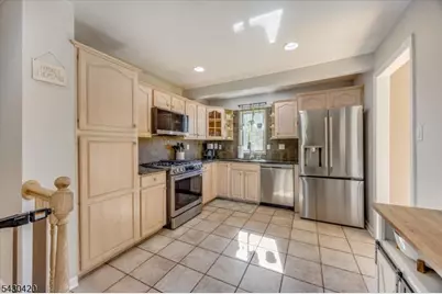 7 Beekmeer Pl, Mount Olive, NJ 07836 - Photo 10