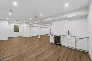 21 Maplewood Dr, Livingston, NJ 07039 - Photo 26