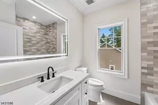 21 Maplewood Dr, Livingston, NJ 07039 - Photo 16