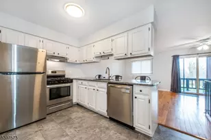 10 Augusta Dr, Vernon, NJ 07462 - Photo 2