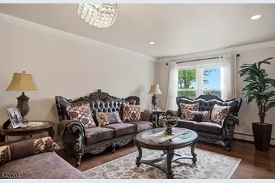 31 Knoble Pl, Hawthorne, NJ 07506 - Photo 6