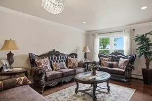 31 Knoble Pl, Hawthorne, NJ 07506 - Photo 6