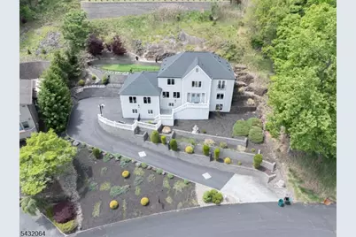 207 Eileen Dr, Cedar Grove, NJ 07009 - Photo 32