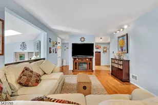 19 Meadowview Dr, Clinton Township, NJ 08801 - Photo 10