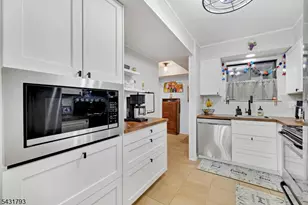 19 Meadowview Dr, Clinton Township, NJ 08801 - Photo 4
