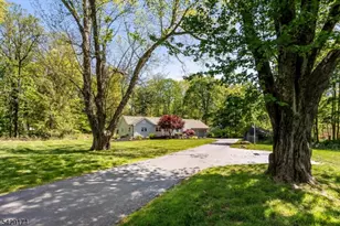 3 Laurel Pl, Chester, NJ 07930 - Photo 2