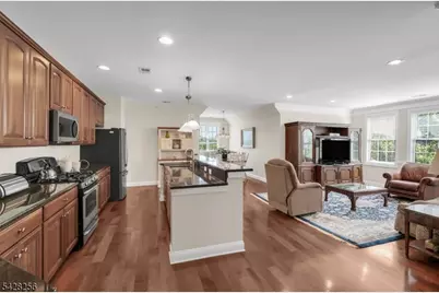 284 Victoria Drive #284, Bridgewater, NJ 08807 - Photo 4