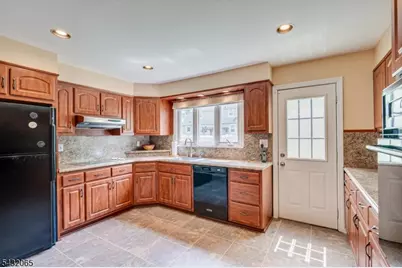 866 Crescent Dr, Rahway, NJ 07065 - Photo 16