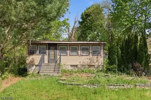 39 Fernwood Ave, Hardyston Township, NJ 07460 - Photo 1