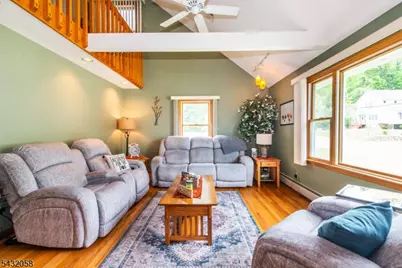 7 Mary St, Bloomingdale, NJ 07403 - Photo 4