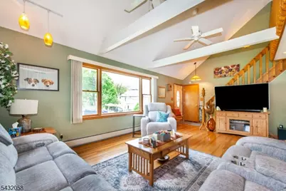7 Mary St, Bloomingdale, NJ 07403 - Photo 6