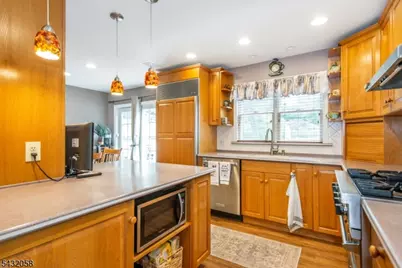 7 Mary St, Bloomingdale, NJ 07403 - Photo 10