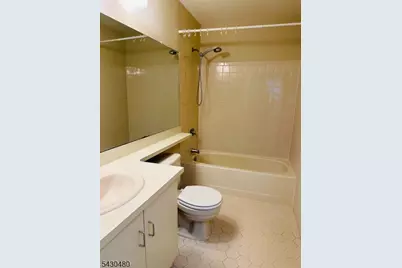 122 Crabapple Ln #122, Franklin Township, NJ 08823 - Photo 8