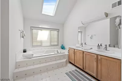 86 Carriage Trl, Montgomery Township, NJ 08502 - Photo 22