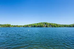 42 Main Beach Rd, Ringwood, NJ 07456 - Photo 2
