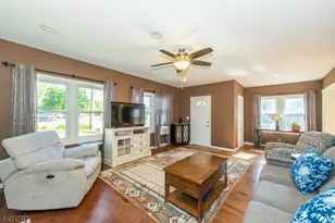 42 Main Beach Rd, Ringwood, NJ 07456 - Photo 4