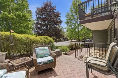55 Meadowview Dr, Clinton Township, NJ 08801 - Photo 4