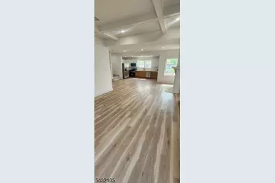 189 N Oraton Pkwy #2, East Orange, NJ 07017 - Photo 6