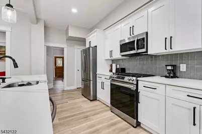 257 Woodlawn Ave, Jersey City, NJ 07305 - Photo 8