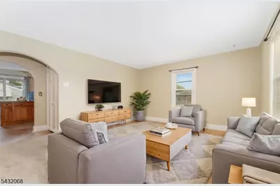 38 Eastern States Pkwy, Somerville, NJ 08876 - Photo 4