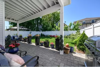 1019 Bishop Evans Way, Linden, NJ 07036 - Photo 32