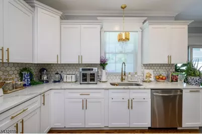 1019 Bishop Evans Way, Linden, NJ 07036 - Photo 12