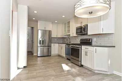 5 Hansen Pl, Wayne Twp., NJ 07470 - Photo 10