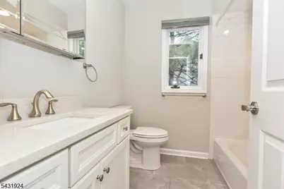 5 Hansen Pl, Wayne Twp., NJ 07470 - Photo 28