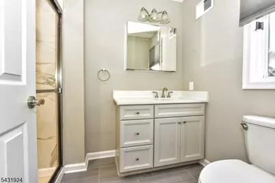 5 Hansen Pl, Wayne Twp., NJ 07470 - Photo 22