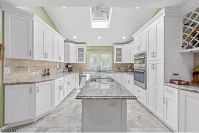 220 Horseshoe Rd, Berkeley Heights Township, NJ 07922 - Photo 2
