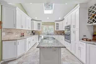 220 Horseshoe Rd, Berkeley Heights Township, NJ 07922 - Photo 2