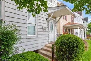 59 Railroad Ave, Phillipsburg, NJ 08865 - Photo 2