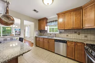 166 Vista Dr, Hanover Township, NJ 07927 - Photo 4
