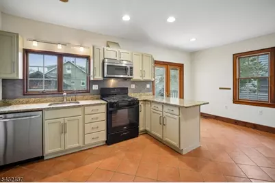 8 Garden Pl, Cranford Township, NJ 07016 - Photo 6