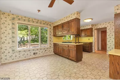8 Branko Rd, Berkeley Heights Township, NJ 07922 - Photo 10