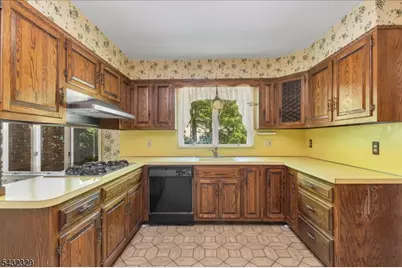 8 Branko Rd, Berkeley Heights Township, NJ 07922 - Photo 12